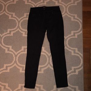 Black skinny pants